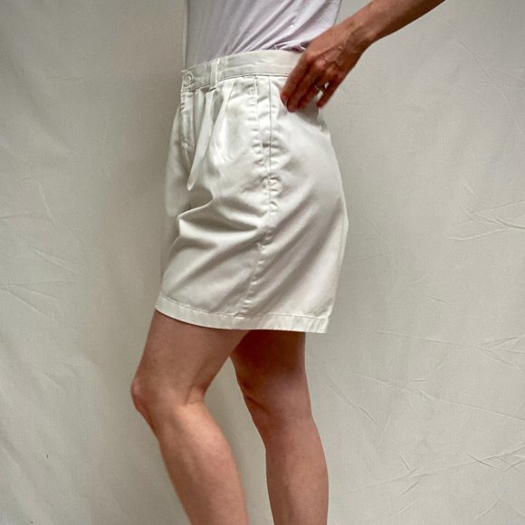 Vintage White Pleated Front Light Denim Shorts - Picture 3 of 12